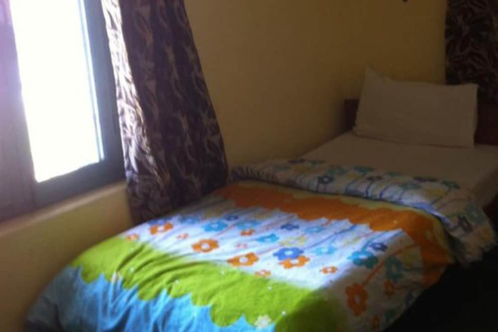 Room 4 of 9