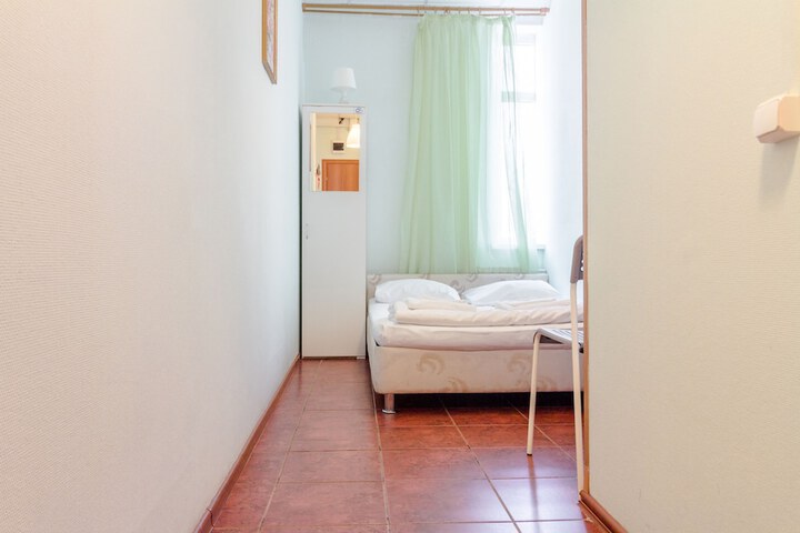 Room 28 of 73