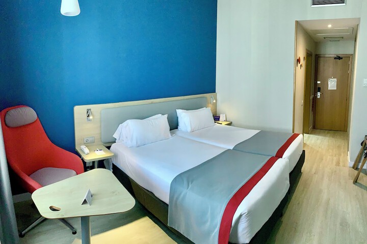 Room 9 of 30