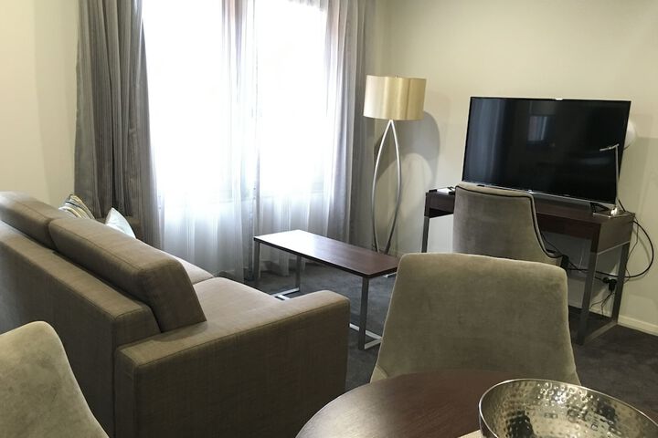 Room 10 of 32