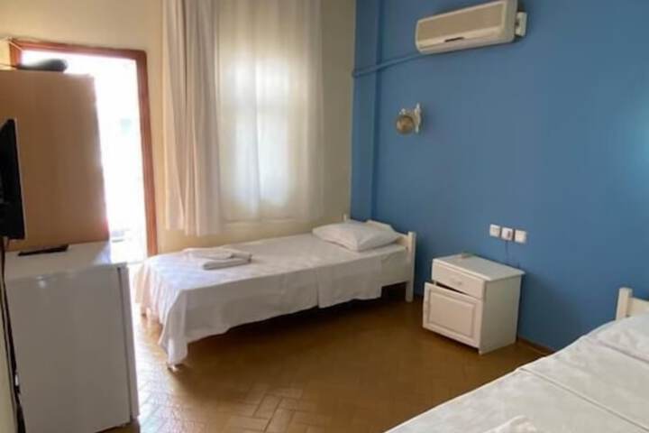 Room 9 of 16