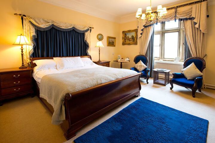 Room 4 of 42