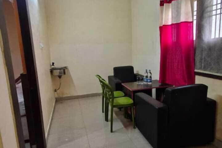 Room 16 of 28
