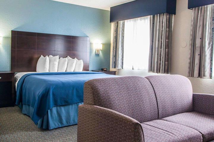 1 King Bed (7 of 12)