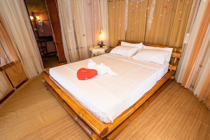 Room 10 of 65