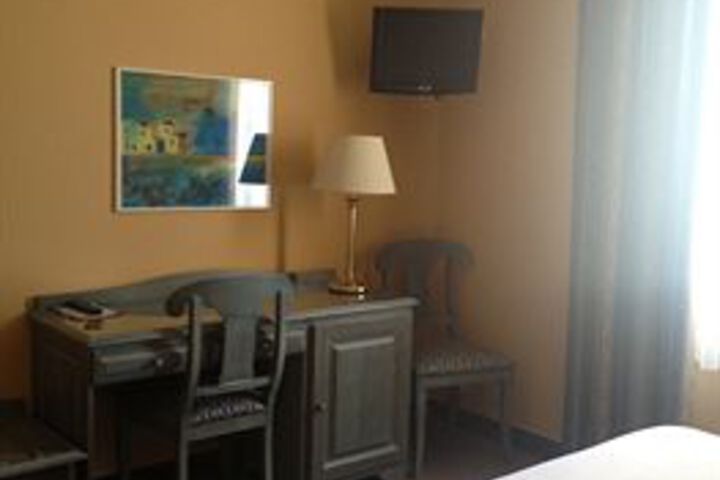 Room 7 of 15