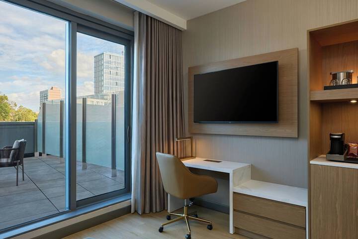 Room 18 of 48