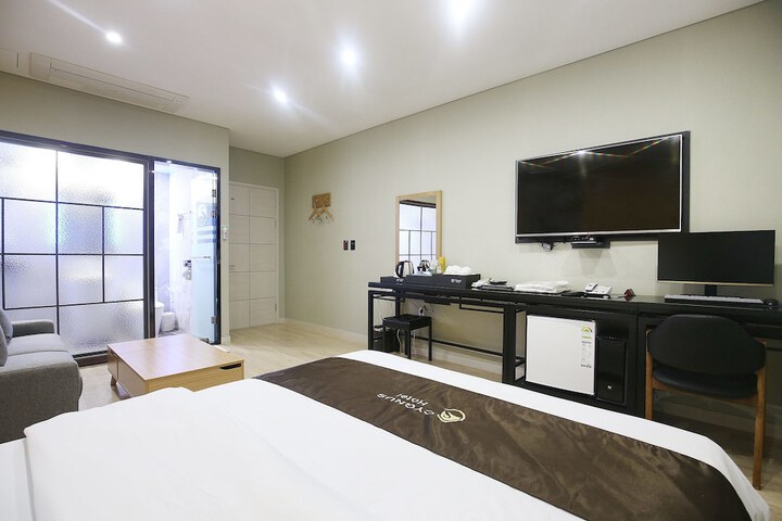 Room 28 of 39