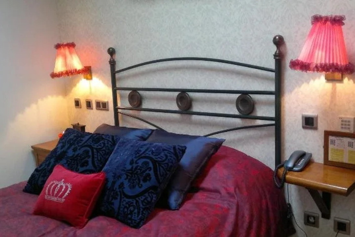 Room 3 of 20