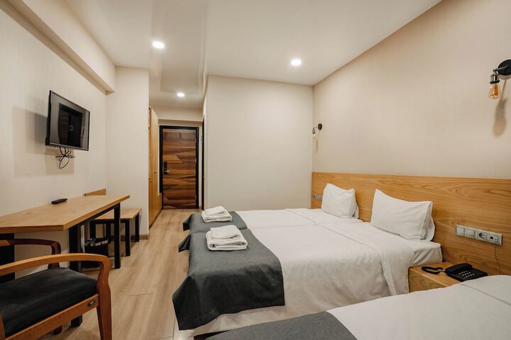 Room 30 of 104