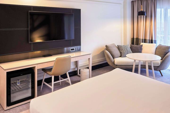 Room 43 of 148