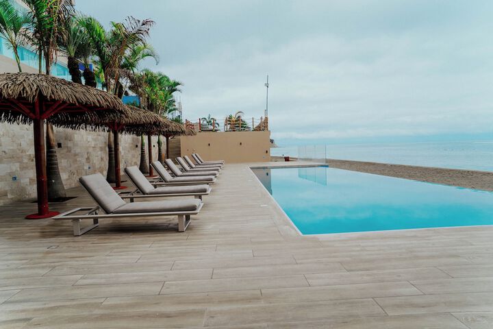 Pool 32 of 77
