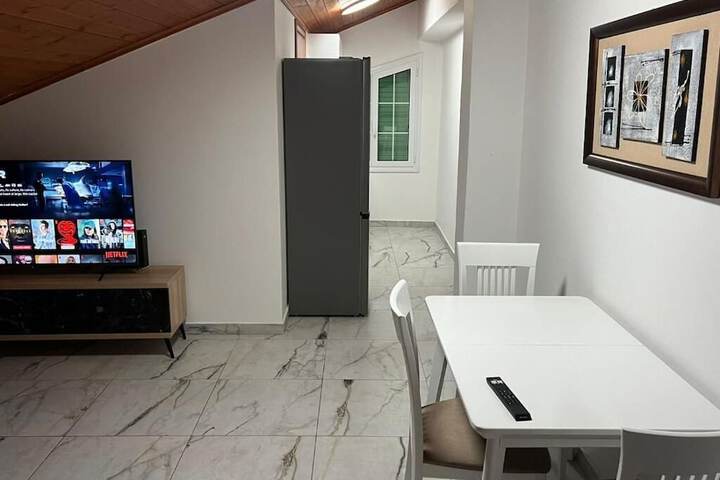 Room 33 of 62