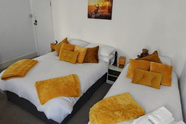 Room 5 of 16