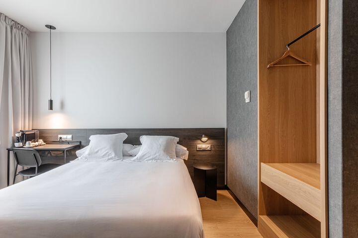 Room 8 of 31