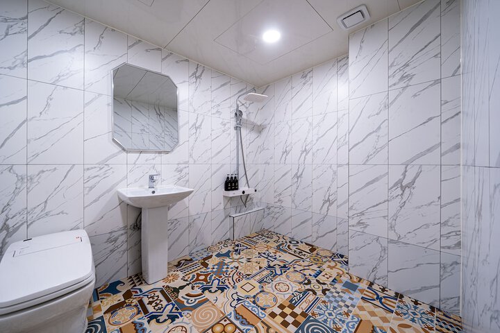 Room 52 of 57