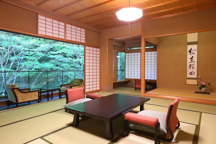 Room 12 of 214