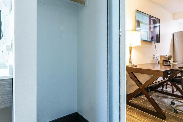 Room 73 of 78