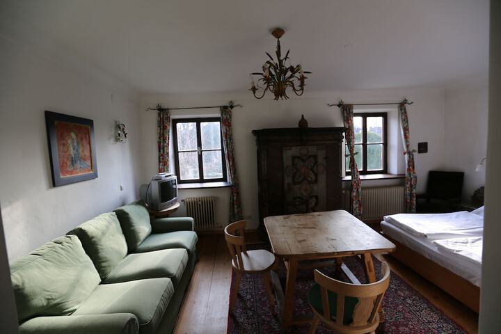 Room 4 of 86