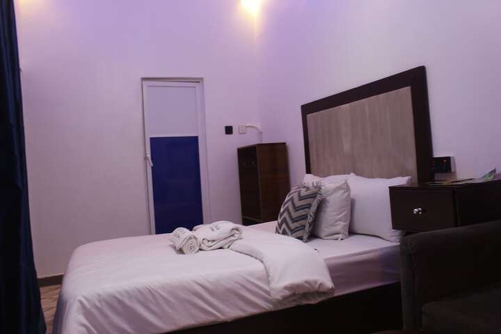Room 9 of 26