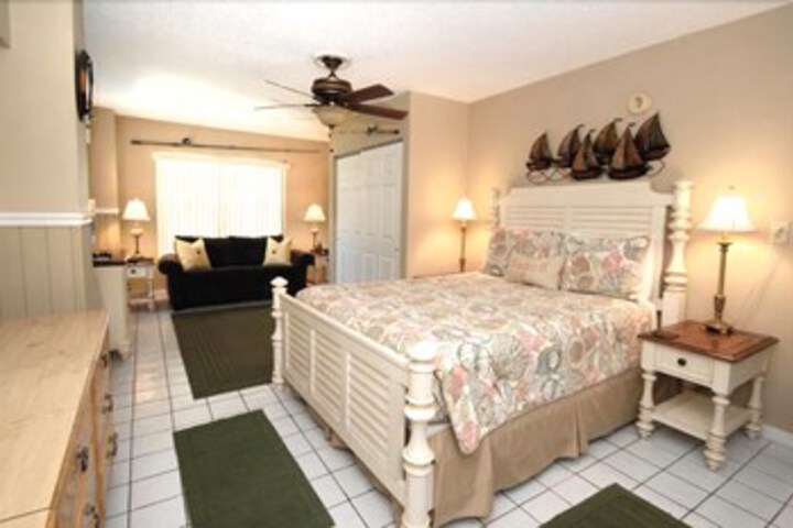 Castnetter Beach Resort 10 in Holmes Beach, FL
