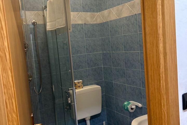 Room 6 of 23