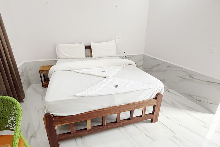 Room 15 of 25