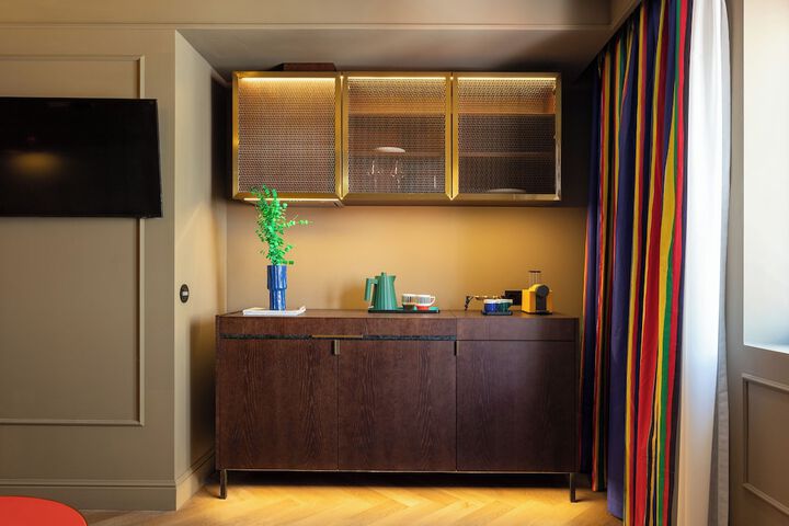 Room 86 of 141