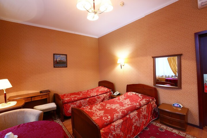 Room 7 of 33