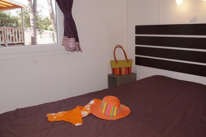 Room 18 of 182
