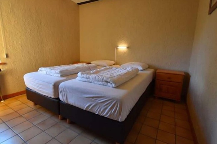 Room 4 of 26