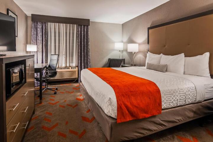 1 King Bed Accessible (6 of 10)