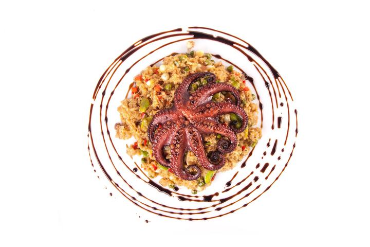 Lounge 22 of 44