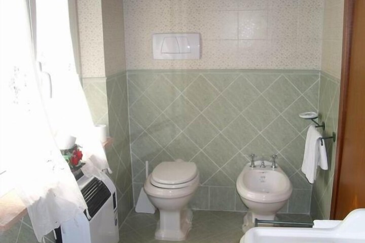Room 44 of 46