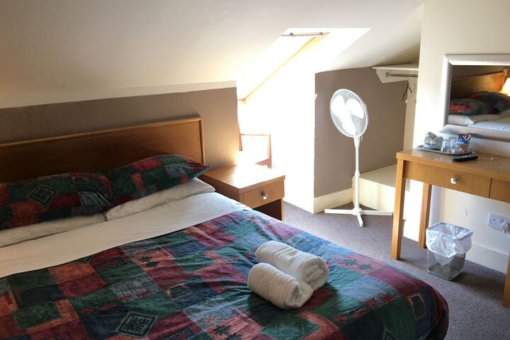 Room 10 of 80