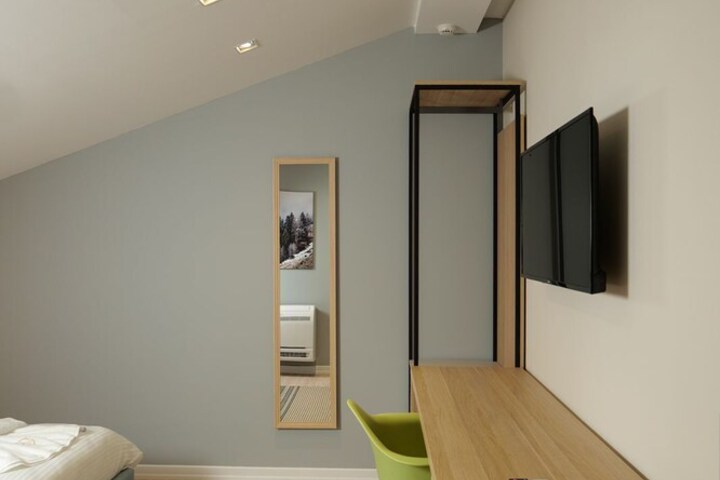 Room 5 of 40