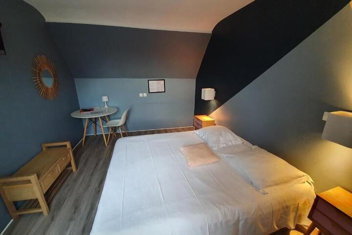 Room 2 of 8