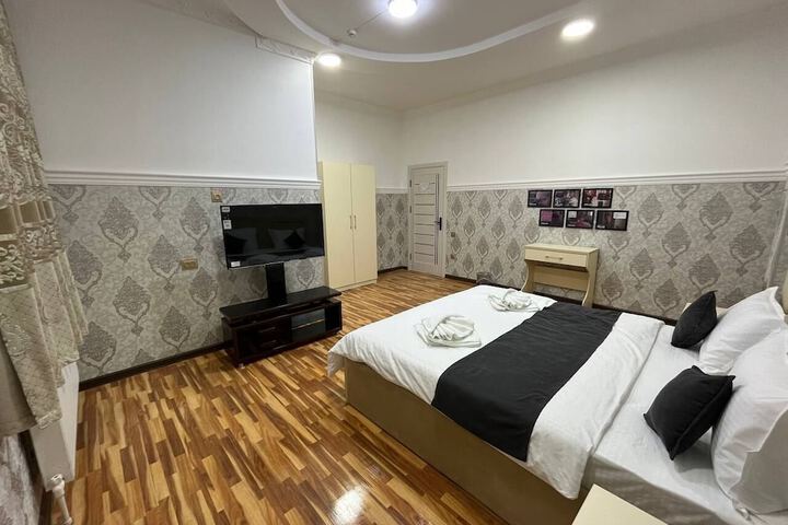 Room 6 of 44