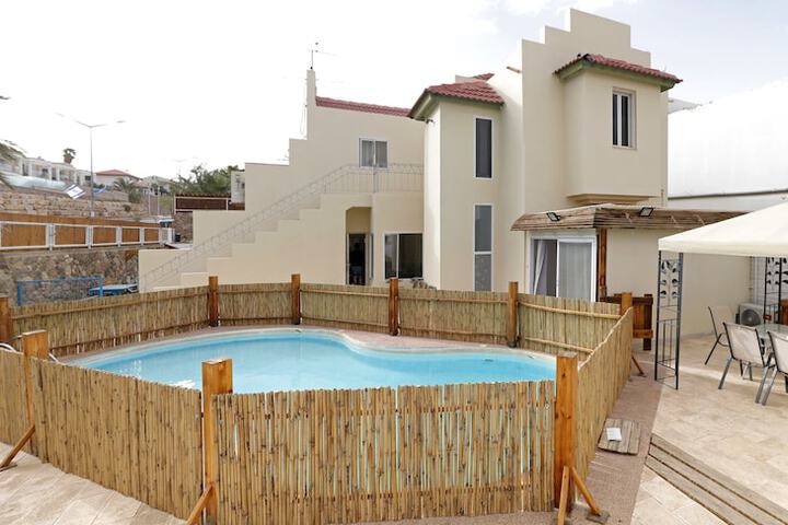 Pool 39 of 70