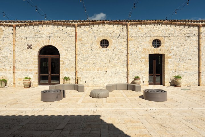 Hotel Exterior 140 of 187