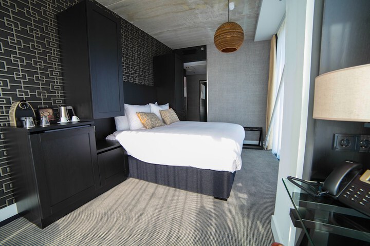 Room 9 of 152