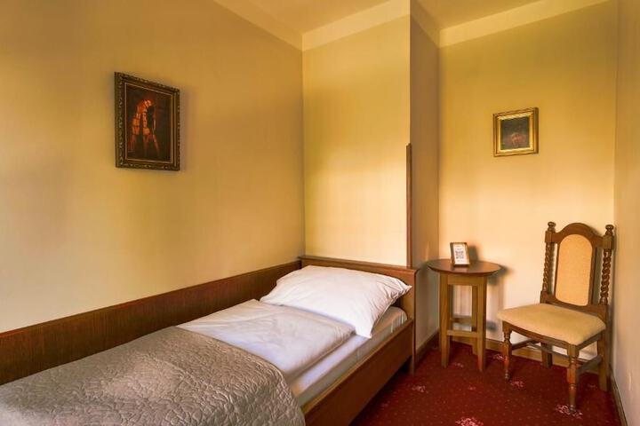 Room 18 of 65