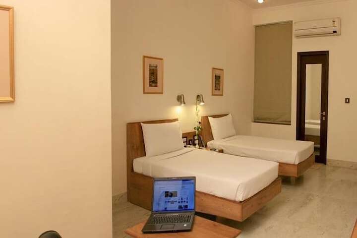 Room 7 of 63