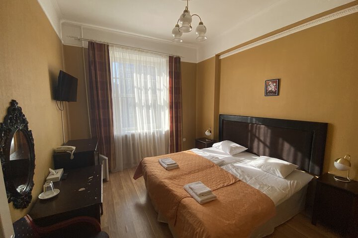 Room 105 of 272