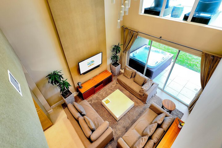 Room 8 of 34