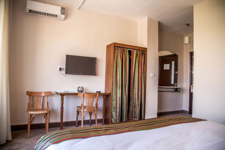 Room 6 of 34
