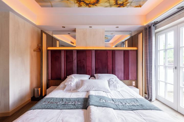 Room 9 of 20