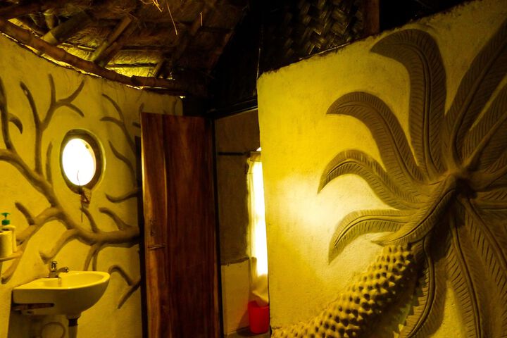 Room 6 of 9