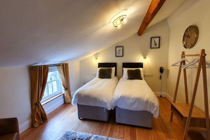 Room 12 of 87