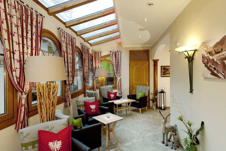 Entrance & Lobby
